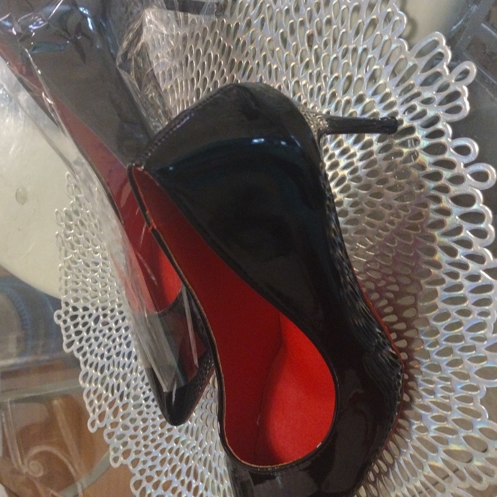 Beautiful black red bottom stilettos size 42. Which is 9-91/2.